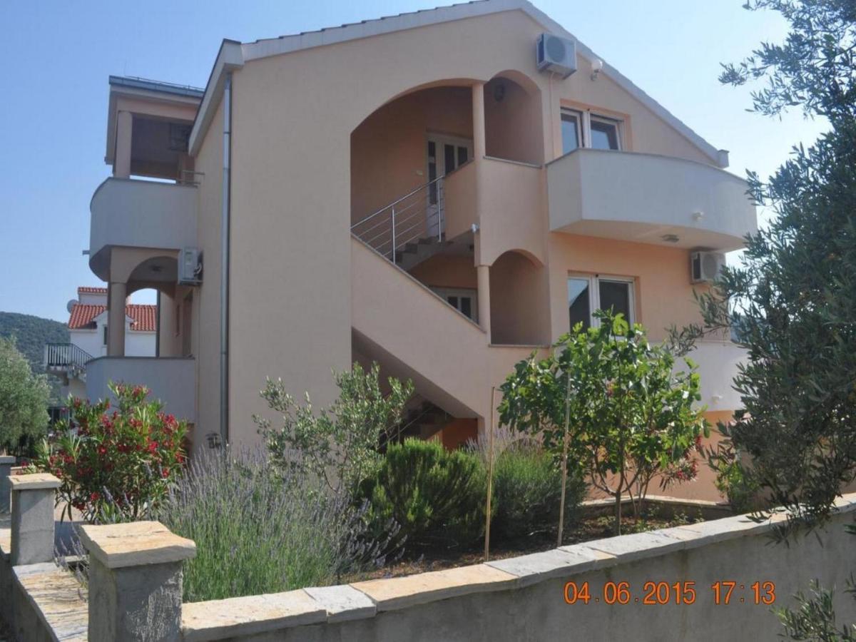 Apartments Vala Vinišće Exterior foto