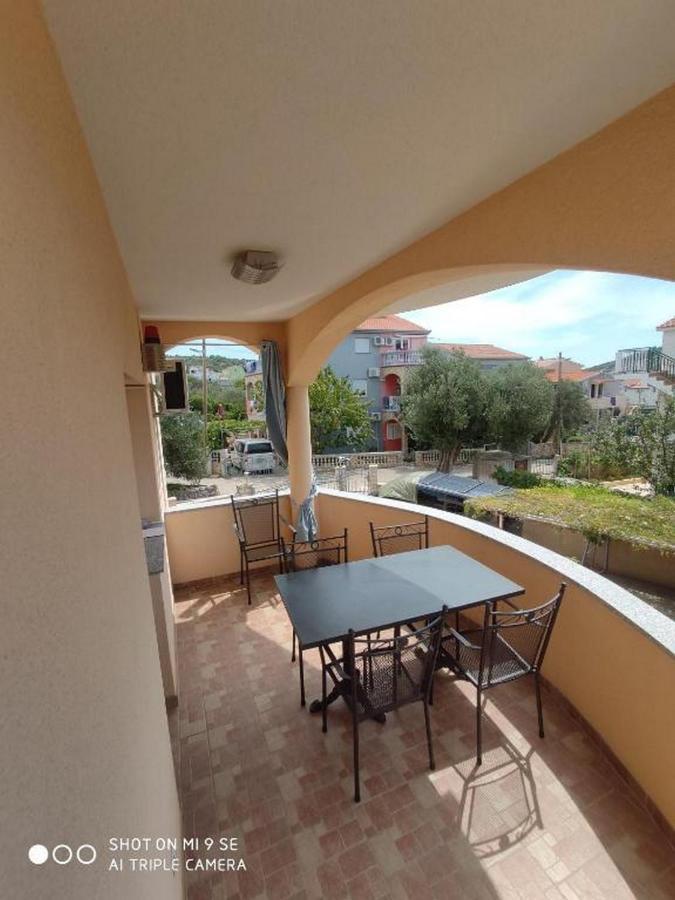 Apartments Vala Vinišće Exterior foto
